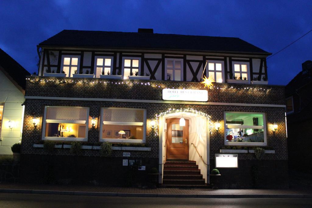 Hotel Garni Zur Linde Hitzacker Exteriör bild